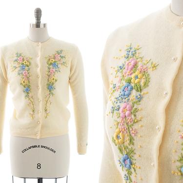 Vintage 1960s Cardigan | 60s Pastel Floral Embroidered Knit Cream Wool Long Sleeve Sweater Top (medium/large) 