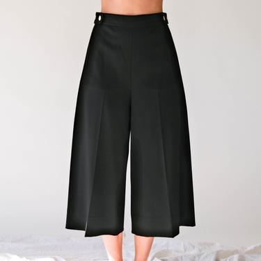 Diane Von Furstenberg Y2K Wool Gabardine High Waisted Gaucho Shorts w/ Duel Snap Waist | Minimalist, Modern, Boho | DVF Designer Shorts 