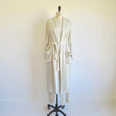 Vintage Anne Klein Light Gray and Creme Polkadot Silk Jacquard Pyjama and Robe Set 2 Piece Loungewear Pyjamas Robes 1990's Size Medium 