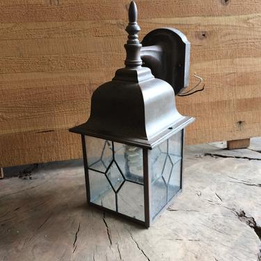 Outdoor wall sconce