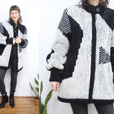 Vintage 80's Black and White Sweater Coat / 1980's Abstract Fuzzy Coat / Teddy Bear Coat / Funky /  Women's Size Medium Large 