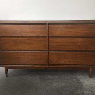 vintage mid century modern 6-drawer lowboy dresser.