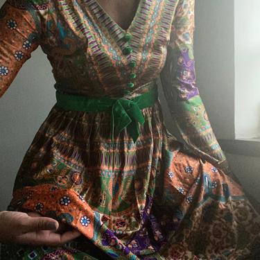 vintage 70s gradient paisley abstract novelty print  maxi dress 