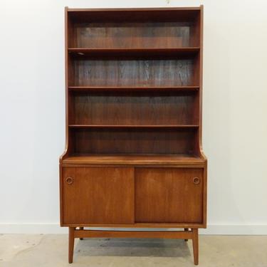 Vintage Danish Modern Teak Bookshelf / Cabinet 