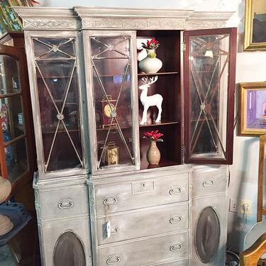 Looking to dress us your living space this holiday season? This beauty at at our warehouse sale today 12-3 for only $450! Come and grab a steal! #vintage #fallschurchcity