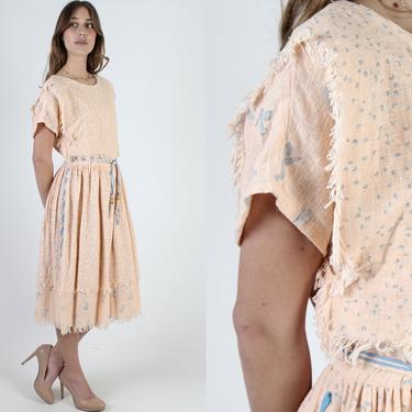 Draped Belted Woven Dress / 80s Peach Calico Tiny Blue Floral / Butterfly Fringe Mid Length Maxi Dress With Matching Sash Tie 