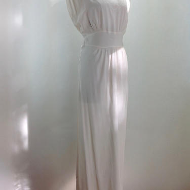 1940'S Bias-Cut Negligee Lingerie in a Creamy White Rayon / Detailed Swooping Neckline / Women's Size 36 Medium 