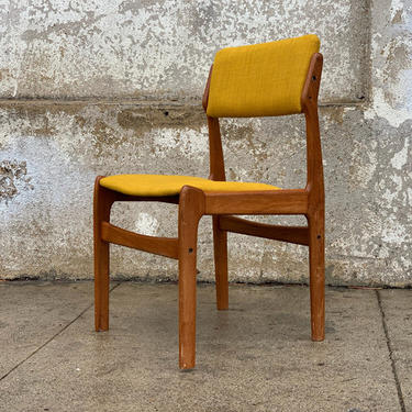 Single Danish teak vintage dining chair w/mustard upholstery 