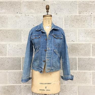 Vintage Denim Jacket Retro 1970s Wrangler + Size 40 + No Fault + Light Wash Blue + Two Pocket + Lightweight + Button-down + Unisex Apparel 