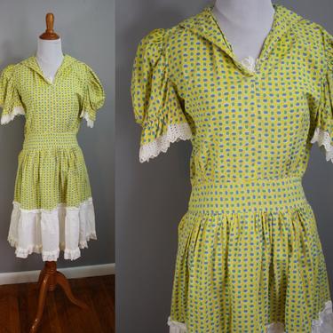 50's Dress // Square Dance Style with Eyelet Detail // Small 