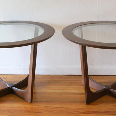Mid Century Modern Pair of Side End Tables by Bassett