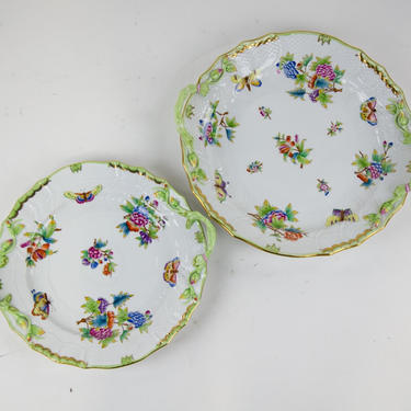 A pair of Herend Hungary Queen Victoria Pattern Handled Chop Plates 