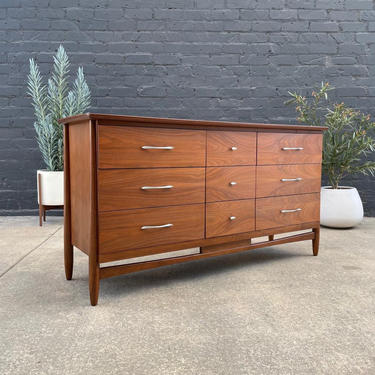 Mid-Century Modern Walnut 9-Drawer Walnut Dresser by LA Period Furniture, c.1960’s 