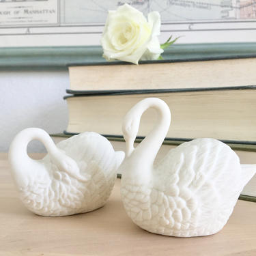 Vintage Swans Salt and Pepper Shakers - 1986 - Swan decor, white porcelain, shabby chic, elegant decor, white china, white tableware 