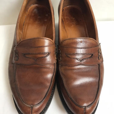 Women’s vintage shoes 1980’s-90’s medium brown leather slip on penny loafers Retro preppy~ size 8- 81/2 