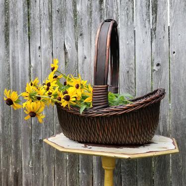 Vintage Dark Wicker Basket / Woven Brown Gathering Basket / Rustic Harvest Basket / Primitive Basket with Splint Handle / Natural Home Decor 