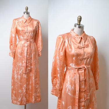 1940s Chinese Robe / 40s Embroidered Peach Silk Hostess Dressing Gown 