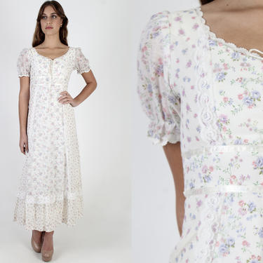 Ivory Lace Up Corset Maxi Dress / Renaissance Faire Style Clothing / Vintage 70s Prairie Wedding / Garden Calico Floral Bridal Maxi Dress 