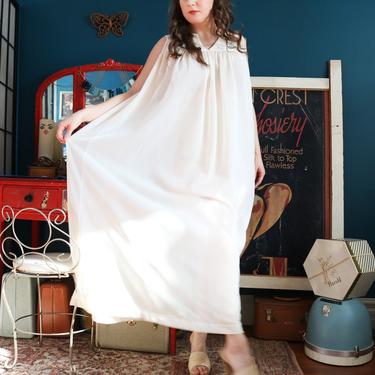 Vintage 1960&#39;s Long White Nightgown 