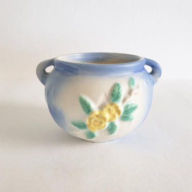 Small Vintage Pottery Flower Bowl, Roseville Style, 1940s USA Ceramics, Jardiniere or Cache Pot, Blue and White with Yellow Roses 