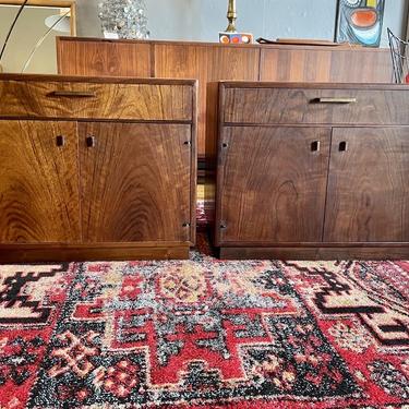 Vintage Pair of Walnut Nightstands by Founders Furniture