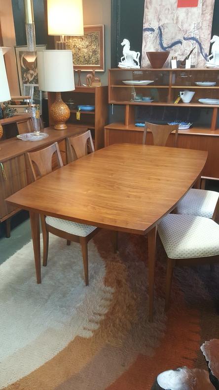 Boat-shaped dining table with 3 extensions from the Brasilia collection by Broyhill
