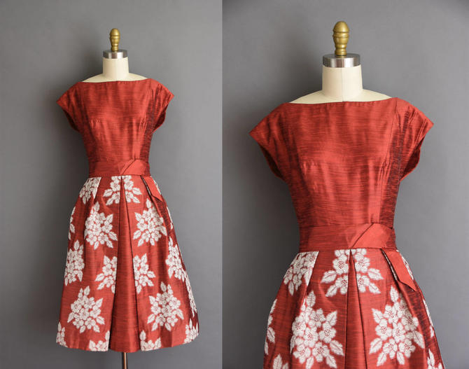 1950s dress size medium flower dress fall leaves autumn dress fall flowers Vintage dress vintage clothing cotton dress