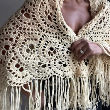 vintage shawl - crocheted shawl - vintage wrap - hancrafted shawl 