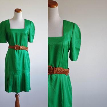 Vintage Womens Dress, Kelly Green Minidress, Square Neck Shift Dress, 80s Short Sleeve Dress, Pleated Ruffle Hem, Medium 