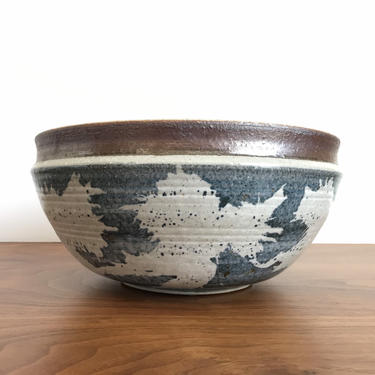 Victoria Littlejohn Signed Mid Century Studio Pottery Bowl with Blue Splatter Resist Decor 