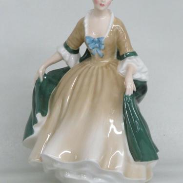 Royal Doulton HN2264 Elegance English Bone China Porcelain Figurine 2508B