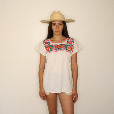Birdy Blouse // vintage 70s 1970s cotton tunic boho hippie Mexican embroidered dress hippy bird white // S/M 