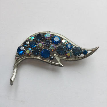 Leaf MCM brooch | vintage leaf shaped rhinestone brooch | 1950's silver and  blue sapphire rhinestone brooch 