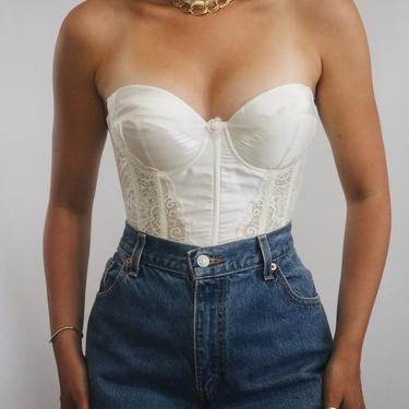 Vintage High Waisted 550 Levi’s - Medium Wash - 28in (belted) - 30in waist 