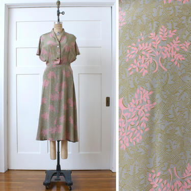 vintage 1940s silk dress • leaf &amp; tree novelty print in pink gray and gold • short sleeve silk dress sz  30 waist 