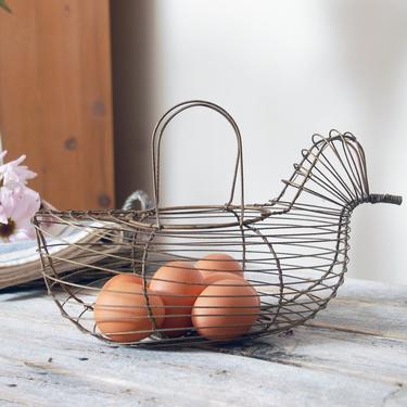 Vintage wire bird basket / wire egg basket / whimsical novelty basket / rustic farmhouse basket / vintage wire basket / metal chicken duck 