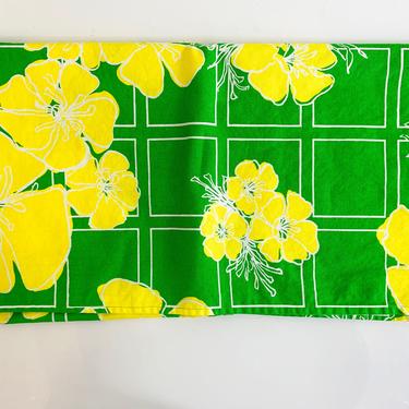 Vintage Floral Yellow Kelly Green Tablecloth Flower Print Pattern Mid-Century Retro Table Cloth Dining Room Kitchen Home Decor Linen Picnic 