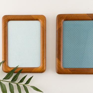 Vintage Pair of Wood Picture Frames, 5 x 7 Mid Century Wooden Photo Frames with Easels, Tabletop or Wall Frames 