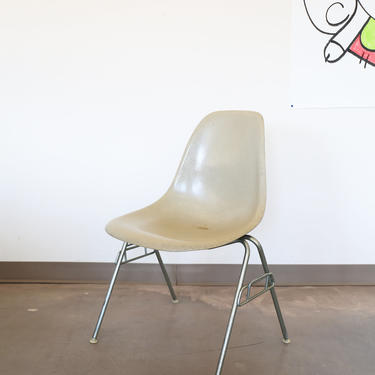Vintage Tan, Herman Miller Eames Shell Chair with Stacking Base 