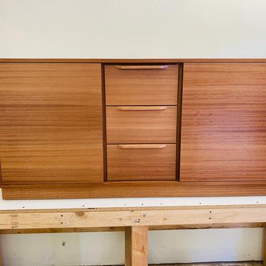 NEW Hand Built Buffet / Credenza / TV Stand / Bathroom Vanity. 60" Mahogany 3 Drawer and 2 Doors with Plinth Base - Free Shipping! 