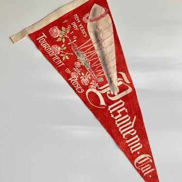 Circa 1914 Tournament of Roses Felt Pennant - Flying Zeppelin Airship with Roses - Pasadena Ca - All Wool Felt - 16 Inches x 27 Inches Long 