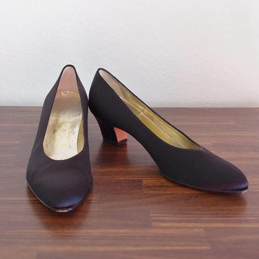 Vintage Salvatore Ferragamo Shoes, Black Satin Kitten Heel Shoes, 90s Low Heel Pumps, Designer Vintage 8.5 AAA Narrow 