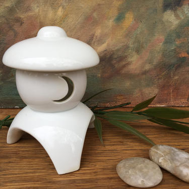 Vintage Asian Pagoda Lantern Incense Burner, White Ceramic Crescent Full Moon Pagoda Lantern, Zen Accessories 