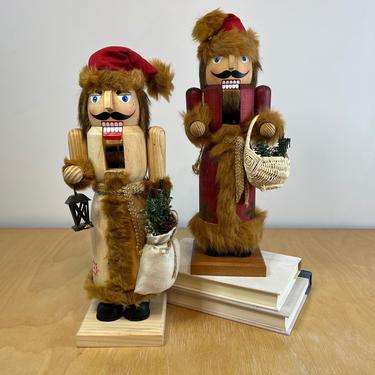 Rustic 15&quot; Traveler Nutcracker Pair, Vintage Natural Wood Figurines with Red and Green Accents, Traditional Holiday Christmas Decor 