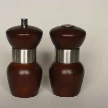 vintage mr dudley salt ahaker and pepper grinder/wood with stainless steel band 