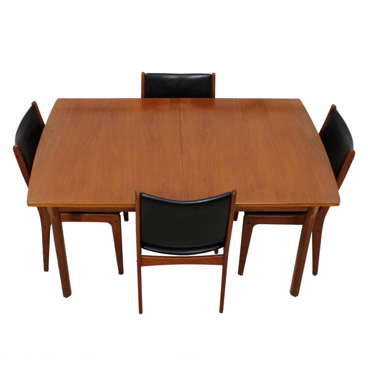 English Modern Walnut Expanding Dining Table w / Butterfly Leaf