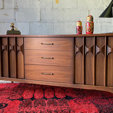 SCULPTED Mid Century Modern DRESSER / CREDENZA by Kent Coffey Perspecta 