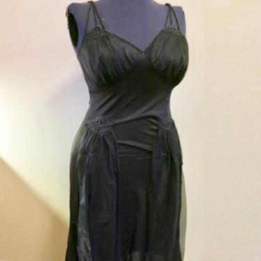 Romantic 1950s vintage night gown black lace and chiffon pinup lingerie 36 M 