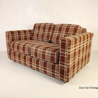 Modern Lightweight Love Seat in Excellent Original Condition, Circa 1970s - *Please see notes on shipping before you purchase. 