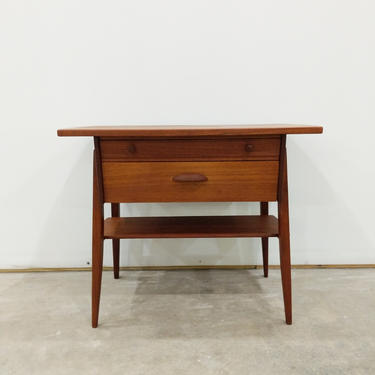 Vintage Danish Modern Teak Side Table / Nightstand 